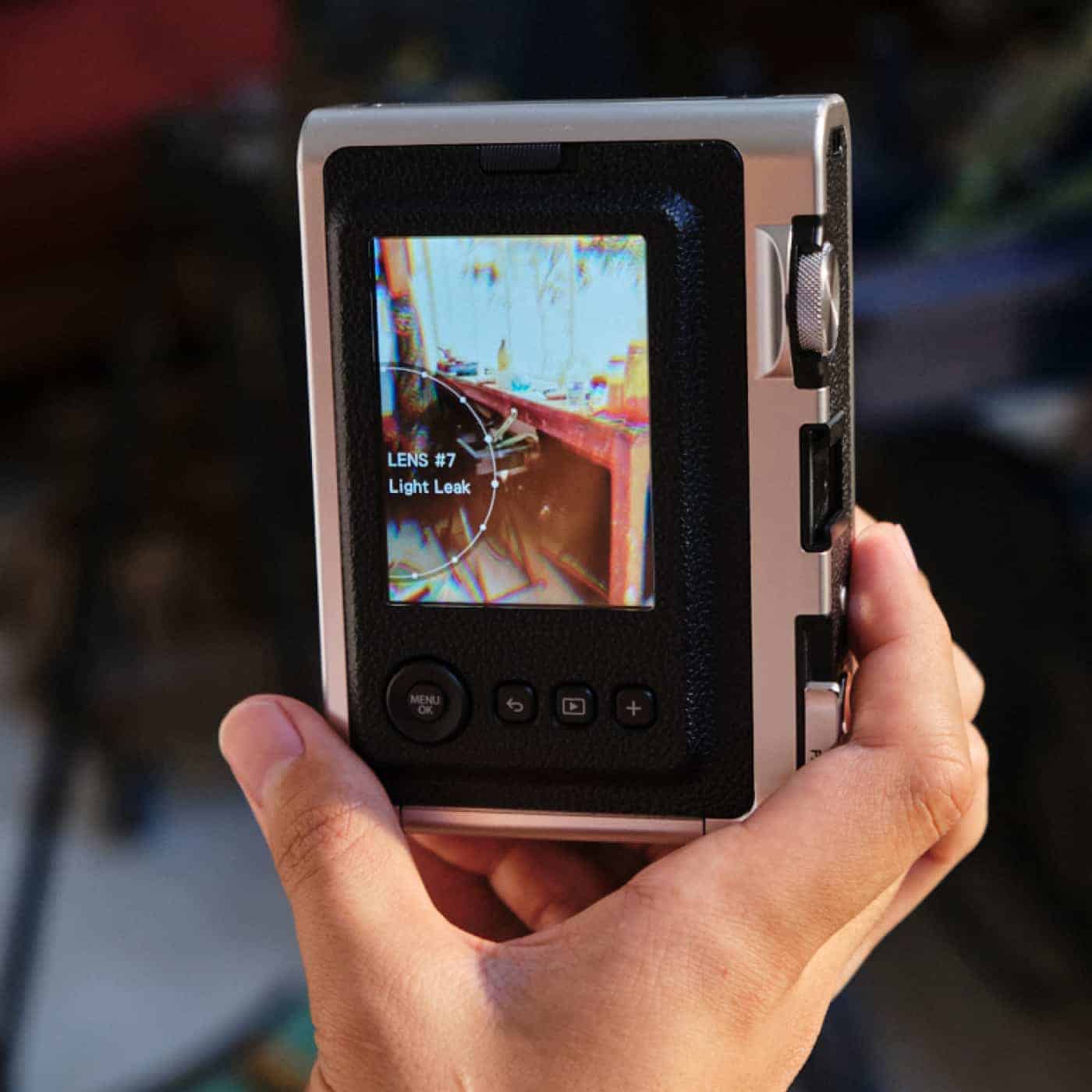 Cámara instantánea Fujifilm Instax Mini EVO, diseño compacto y portátil,  cámaras Polaroid para fotografía, espejo para selfies incorporado, cámara  fácil de usar para profesionales o principiantes (renovada)